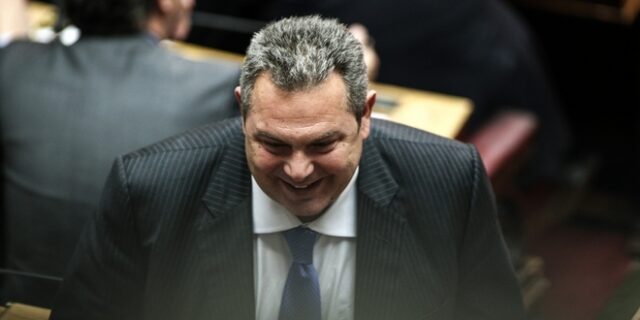 Τα εύσημα Σταύρου στον Μοίρα