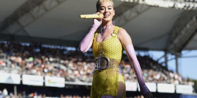 H Katy Perry δηλώνει ερωτευμένη με το Σωκράτη (Τον αρχαίο φιλόσοφο)