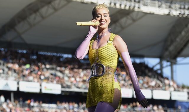 H Katy Perry δηλώνει ερωτευμένη με το Σωκράτη (Τον αρχαίο φιλόσοφο)