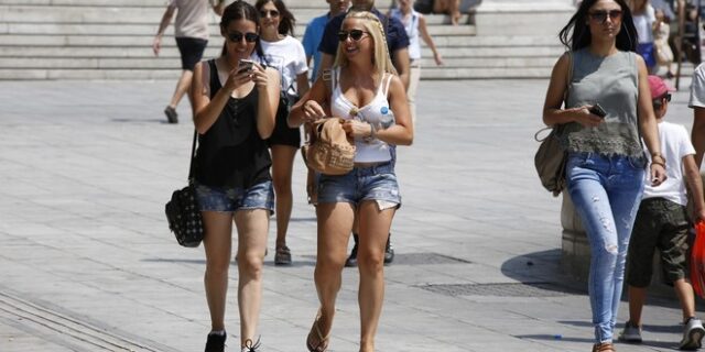 Καύσωνας: Πώς να προστατευθείτε από τις υψηλές θερμοκρασίες