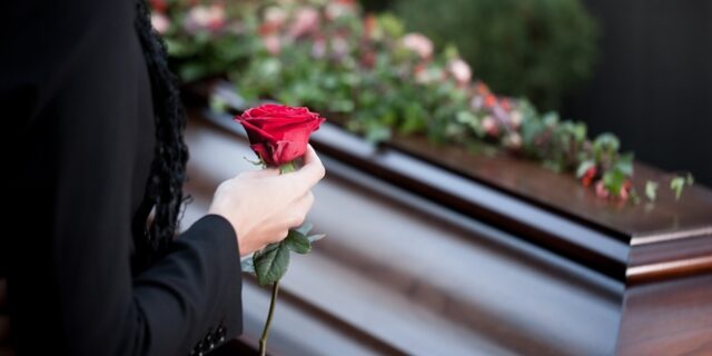 Συναντήθηκε για πρώτη φορά με τον έρωτα της ζωής της στην κηδεία του