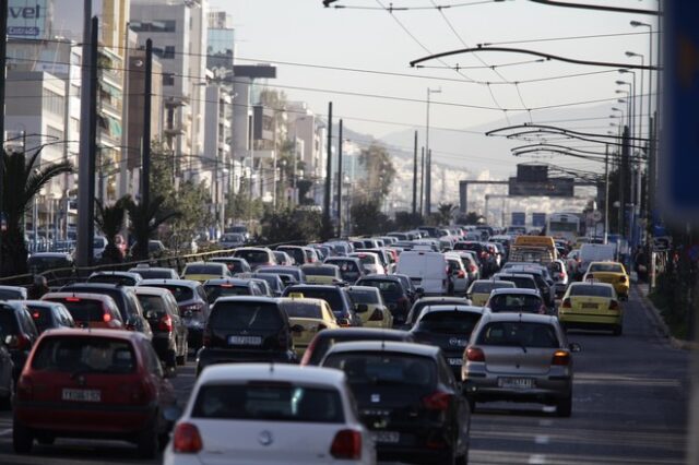 ‘Γερνάει’ επικίνδυνα ο στόλος των οχημάτων στην Ελλάδα