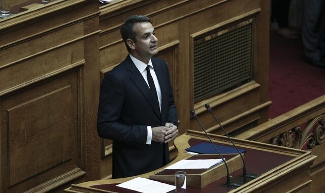 Ο Μητσοτάκης πάει Μαξίμου περιμένοντας τον Τσίπρα στη βουλή
