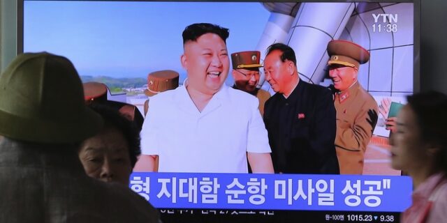 Ο Κιμ παίζει με τα κουμπιά του. Νέα δοκιμή πυραυλικού κινητήρα