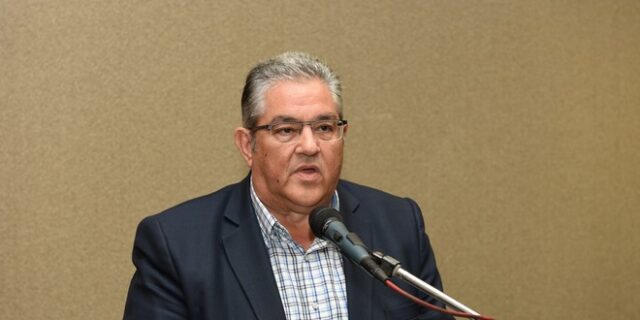 Ο Κουτσούμπας απλώνει το χέρι σε όσους ‘νιώθουν αριστεροί’