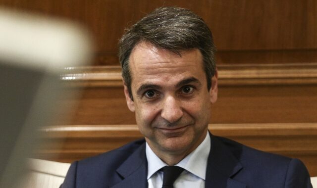 Πιθανή παρέμβαση Μητσοτάκη για σκουπίδια και συμβασιούχους