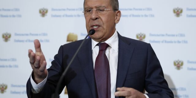 Λαβρόφ: Η ΕΕ πολιτικοποιεί την συνεργασία με την Ρωσία