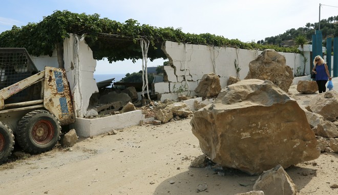 Σεισμός στη Λέσβο. Εικόνες καταστροφής στη Βρίσα