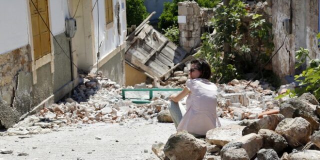 Λέσβος: Μη κατοικήσιμα 150 σπίτια. Νομοθετικές πρωτοβουλίες προανήγγειλε ο Σπίρτζης