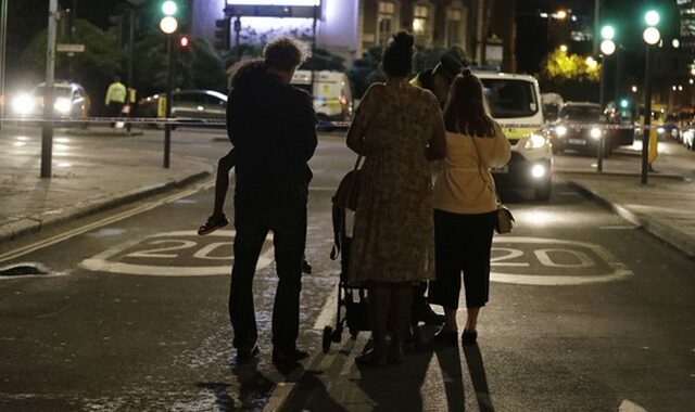 Επίθεση στο Λονδίνο: Σοκαριστικές μαρτυρίες.’Μαχαίρωναν όποιον έβρισκαν. Τους πετούσαμε καρέκλες’