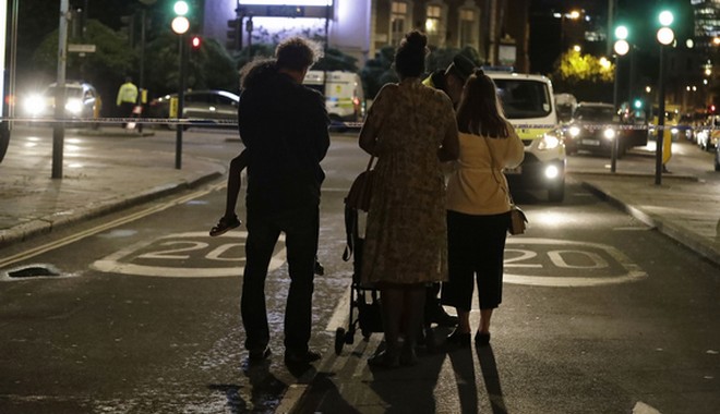 Επίθεση στο Λονδίνο: Σοκαριστικές μαρτυρίες.’Μαχαίρωναν όποιον έβρισκαν. Τους πετούσαμε καρέκλες’