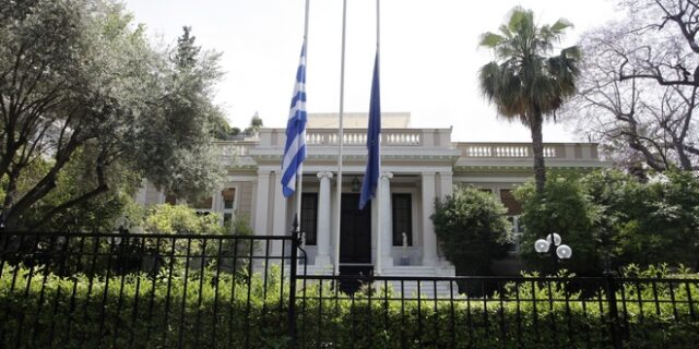 Μαξίμου σε ΝΔ για Καμμένο: Δώστε ονόματα αλλιώς εκτελείτε εντολές συμφερόντων