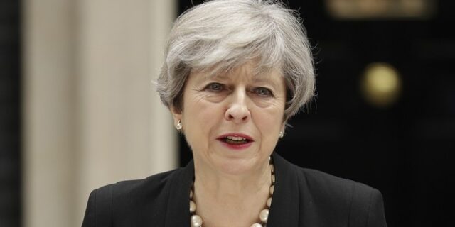 Τερέζα Μέι: Σχηματίζω κυβέρνηση για να εξασφαλίσουμε τη σταθερότητα