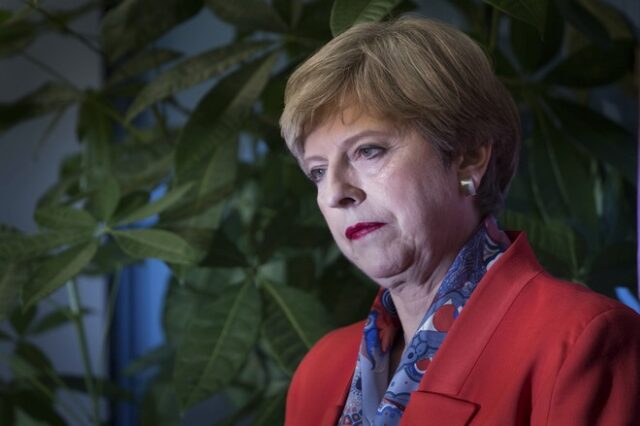 Πυρκαγιά Grenfell Tower: Η Μέι θέλει να ξεχαστούν όλα με μια ‘συγγνώμη’