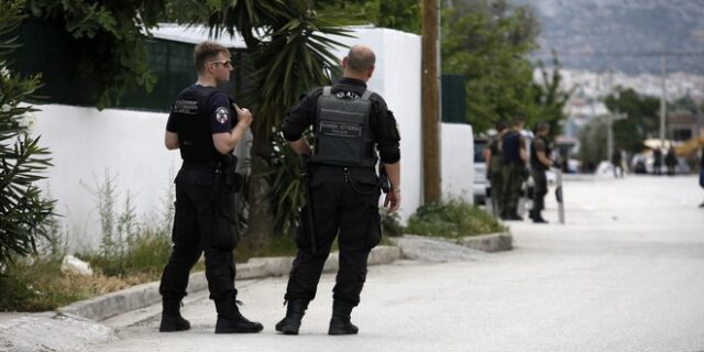 Οδηγός λεωφορείου στο Μενίδι κατήγγειλε ότι έπεσε σφαίρα κοντά του