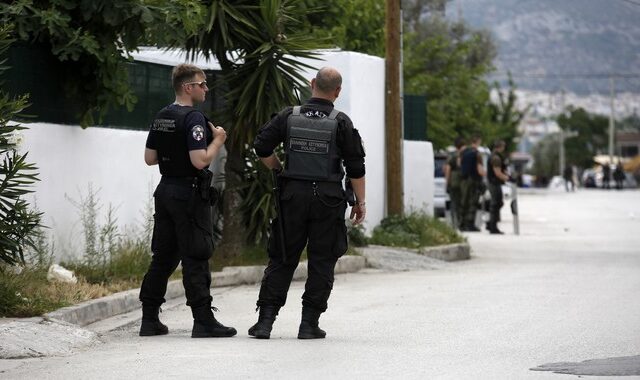 Οδηγός λεωφορείου στο Μενίδι κατήγγειλε ότι έπεσε σφαίρα κοντά του