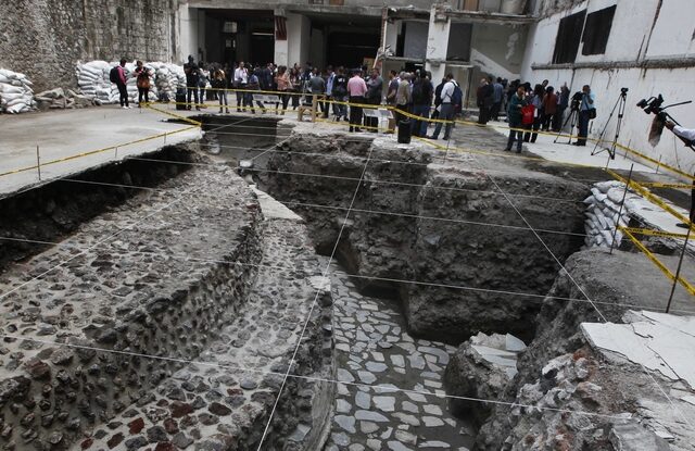 Στο φως ναός των Αζτέκων στο κέντρο της Πόλης του Μεξικού