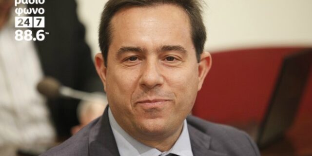 Συνάντηση Μηταράκη με τον Αρχιεπίσκοπο για το μεταναστευτικό