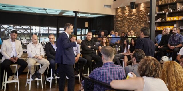 Μητσοτάκης σε ντελιβεράδες και εμποροϋπαλλήλους: Χρειάζεται συνεργασία εργαζομένων- εργοδοτών
