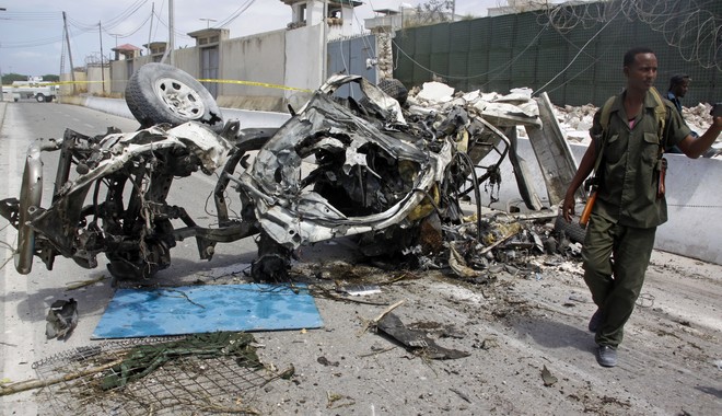 Σομαλία: Έκρηξη βόμβας με εννέα νεκρούς και ομηρία σε εστιατόριο