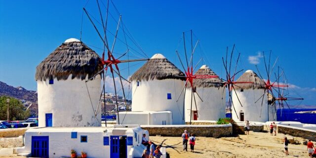 Ζούσε ζωή χαρισάμενη στη Μύκονο με πλαστά στοιχεία και πλαστά παραστατικά