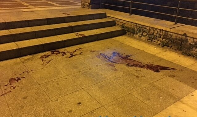 Θεσσαλονίκη: Μαχαίρωσαν και λήστεψαν 20χρονο στην πλατεία Ναυαρίνου