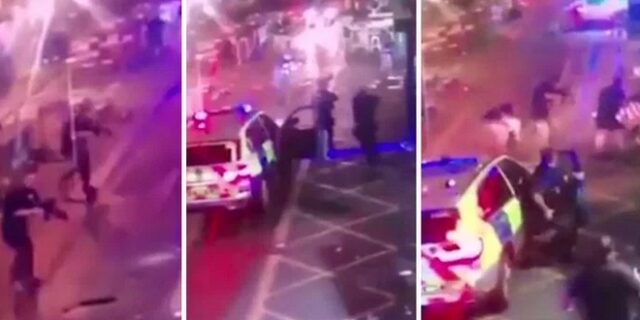 Η στιγμή που οι τζιχαντιστές μαχαιρώνουν θύμα και εκτελούνται από την αστυνομία