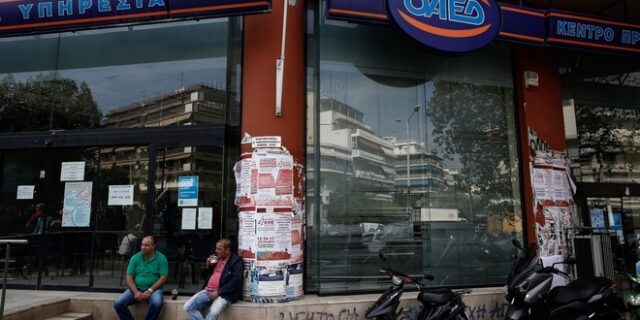 Στο 22,5% μειώθηκε το ποσοστό της ανεργίας τον Μάρτιο