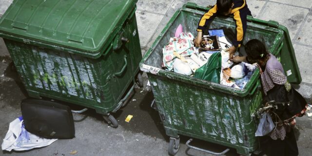 Πόσο φαγητό καταλήγει στα σκουπίδια στην Ελλάδα της κρίσης;