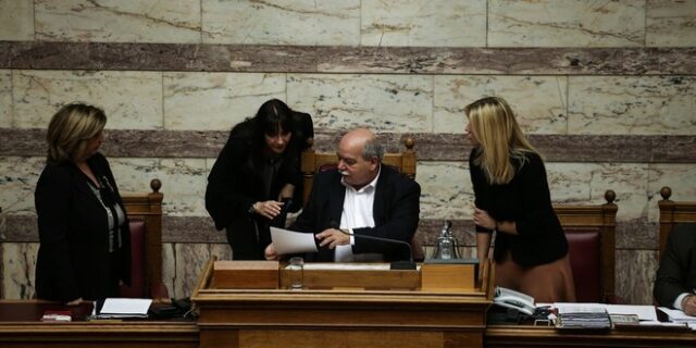 Με τροπολογίες τα προαπαιτούμενα – πιέζονται ψυχολογικά οι βουλευτές