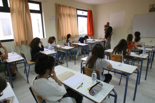Τα ‘δουλικά’ της εξουσίας