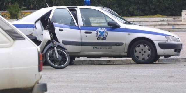 Αντιεξουσιαστές έσπασαν περιπολικό και προσπάθησαν να πάρουν κρατούμενο