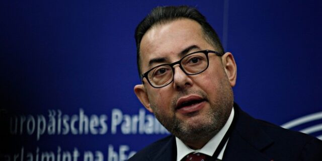 Πιτέλα: Καιρός οι Έλληνες να ανακτήσουν τον έλεγχο του μέλλοντός τους