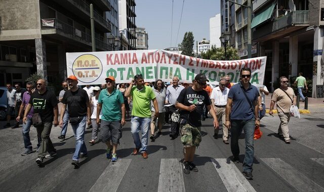 Εξόφληση των συμβασιούχων και ανάθεση σε ιδιώτες ζητά ο Κυριάκος Μητσοτάκης