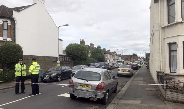 Λονδίνο: Η αστυνομία προχώρησε σε ελεγχόμενη έκρηξη κοντά στην πρεσβεία των ΗΠΑ