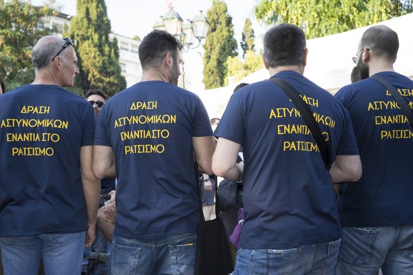 Νεολαία ΣΥΡΙΖΑ υπέρ αστυνομικών