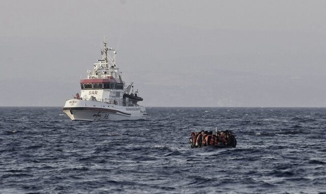Σκάφος με 120 πρόσφυγες και μετανάστες εντοπίστηκε στην Κάρπαθο