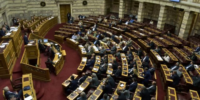 Με 153 ‘ναι’ ψηφίστηκαν τα τελευταία προαπαιτούμενα