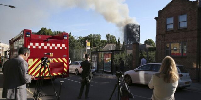 Κόλαση φωτιάς σε πολυόροφο κτίριο του Λονδίνου. Νεκροί και τραυματίες