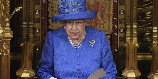 Βασίλισσα Ελισάβετ: Η κυβέρνηση θα επιδιώξει συναίνεση για το Brexit