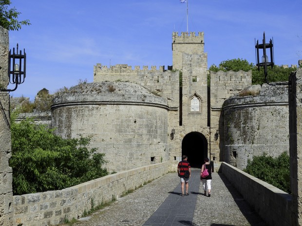 Ρόδος: Σύλληψη εφοριακών με προσημειωμένα χαρτονομίσματα News 24/7