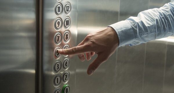 Ξανά στο εδώλιο ο ‘δράκος των ασανσέρ’