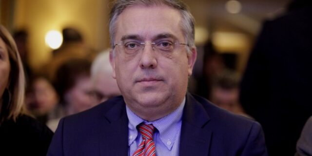 Το μήνυμα Θεοδωρικάκου με αφορμή την πύρρειο νίκη Μέι