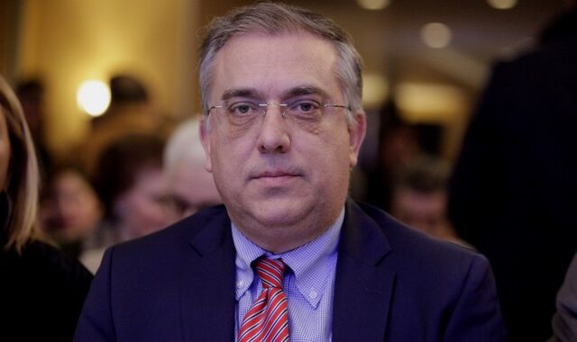 Το μήνυμα Θεοδωρικάκου με αφορμή την πύρρειο νίκη Μέι