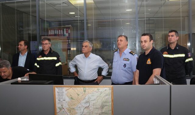 Επίσκεψη Τόσκα, στο Συντονιστικό Κέντρο της Πυροσβεστικής