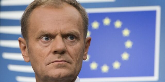 Guardian: Πρόταση Τουσκ για κατάργηση της υποχρεωτικής υποδοχής προσφύγων από χώρες της ΕΕ