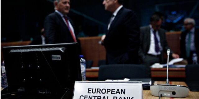 Στο ταμείο για τη δόση, στο ψυγείο για χρέος και ποσοτική χαλάρωση
