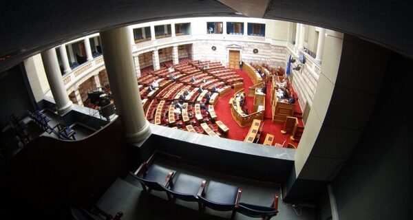 Πεντάδα τροπολογιών με σκληρά προαπαιτούμενα