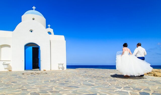 Στο εδώλιο Βρετανός, που έφερε την κόρη του για τον γάμο του στη Ρόδο