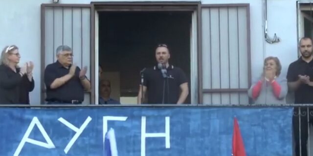 Βουλευτής της Χρυσής Αυγής απαγγέλλει τον απαγορευμένο ύμνο των ναζί